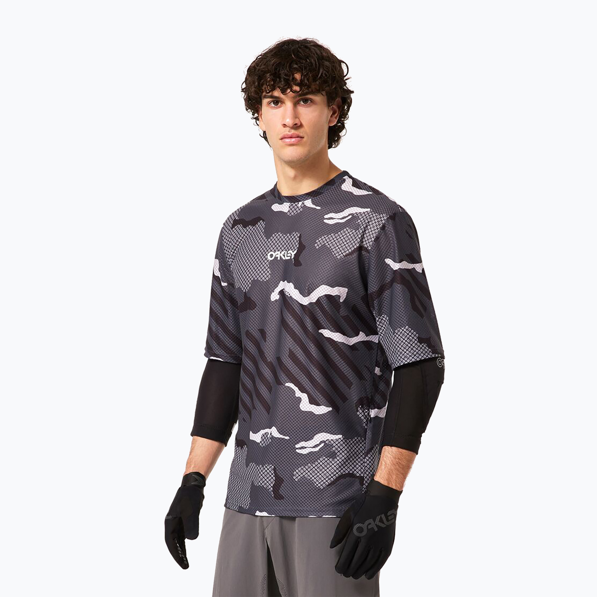 15%-kal olcsóbban.  férfi kerékpáros mez Oakley Ride Free black stripe/grip camo. Méret: M