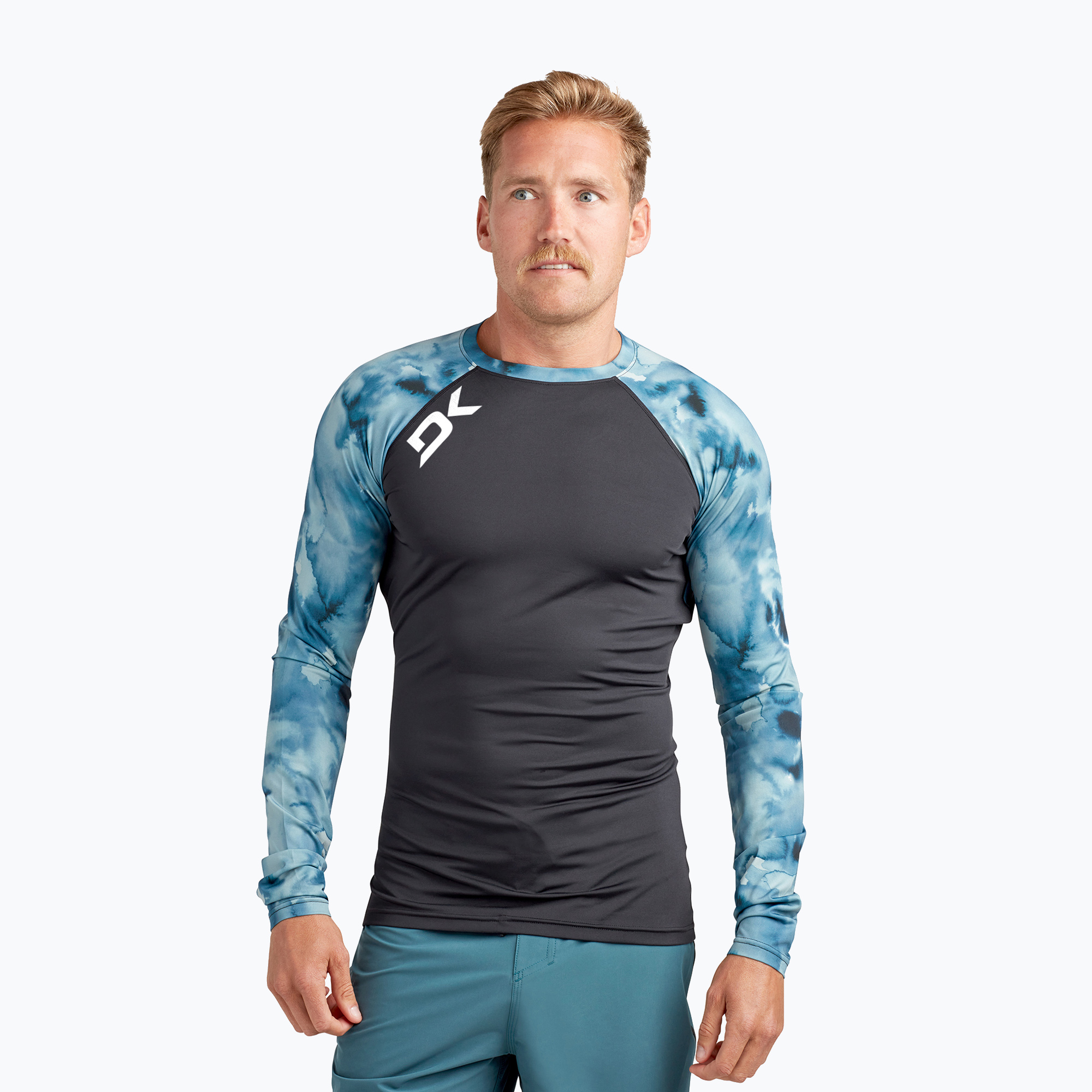 30%-kal olcsóbban.  Dakine férfi úszópóló Hd Snug Fit Rashguard Crew fekete és kék DKA651M0004. Méret: XXL