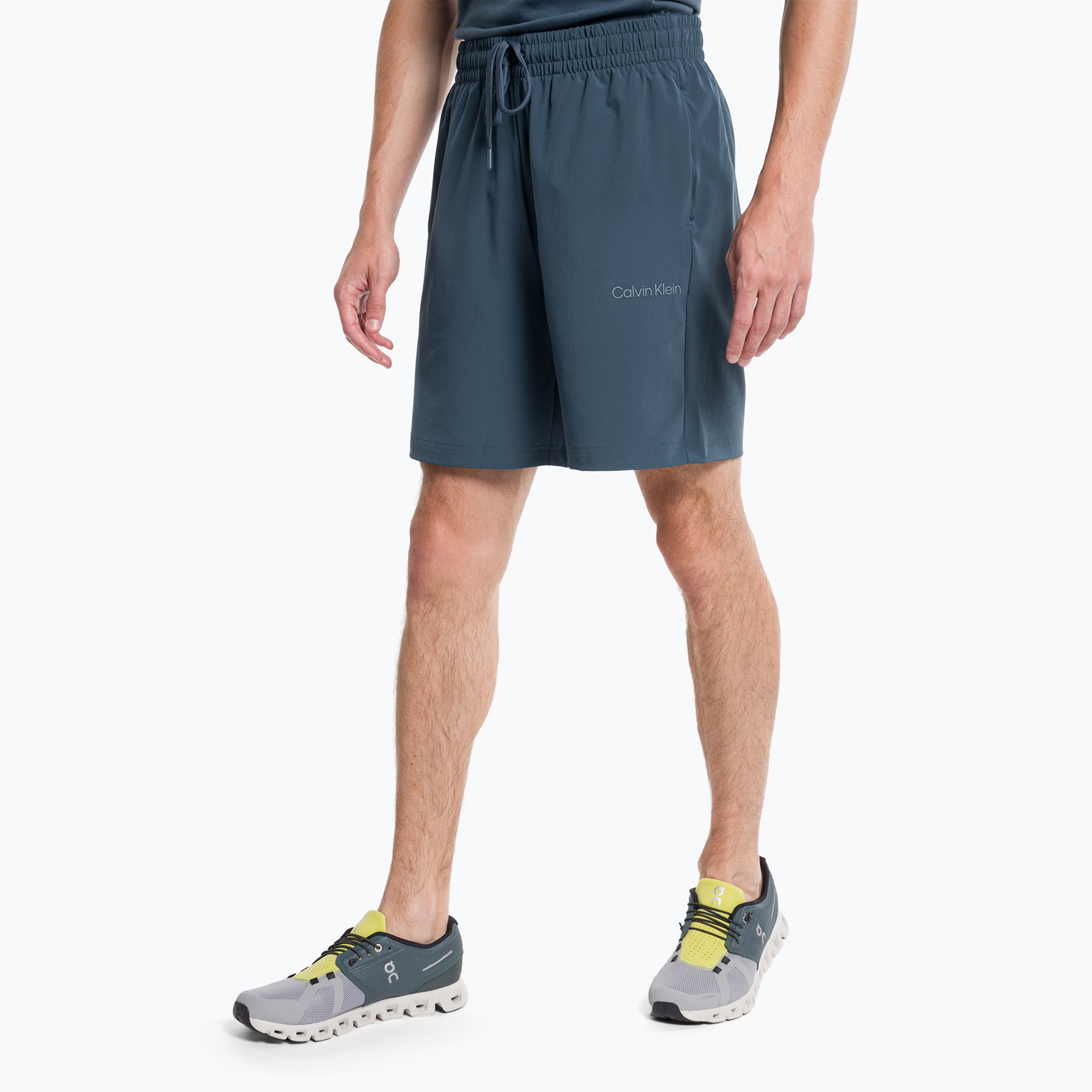 43%-kal olcsóbban.  Férfi Calvin Klein 7" Woven DBZ edzőnadrág kék színű krétakék. Méret: XL