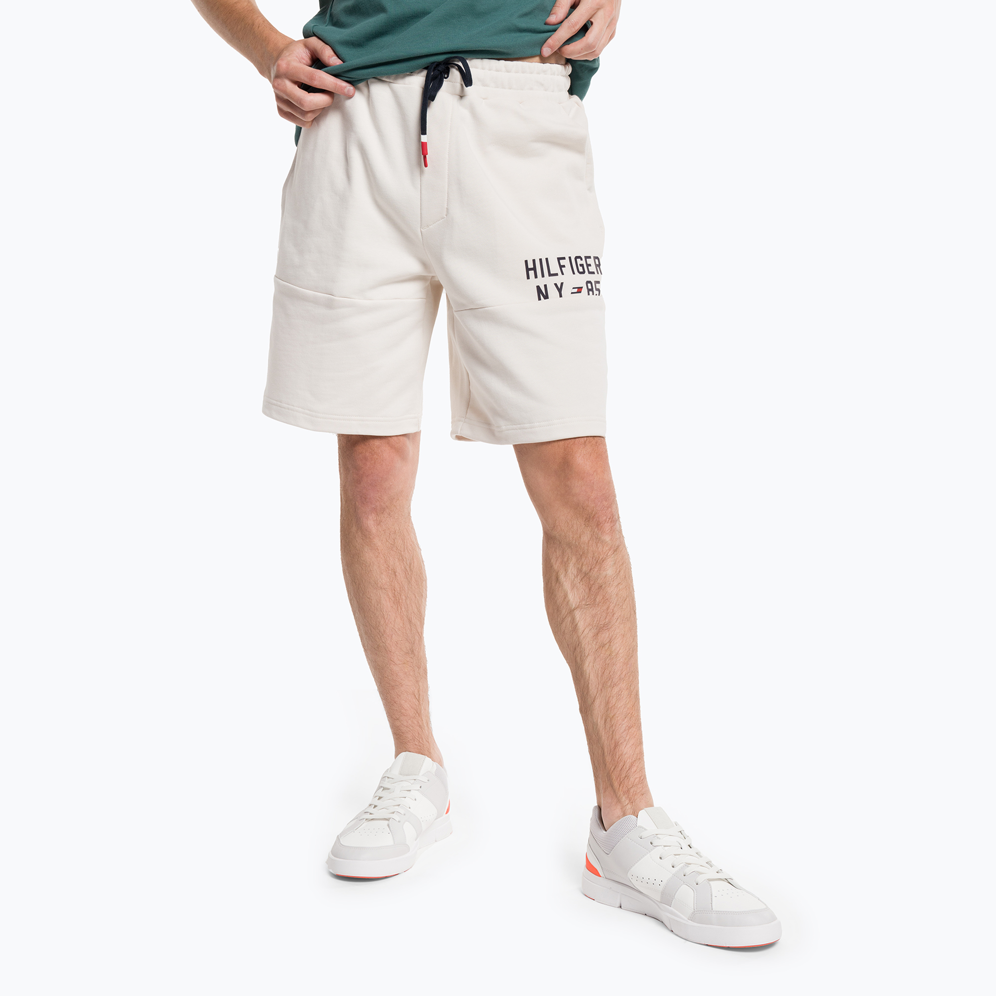 43%-kal olcsóbban.  Férfi Tommy Hilfiger grafikus melegítőnadrág bézs. Méret: XXL